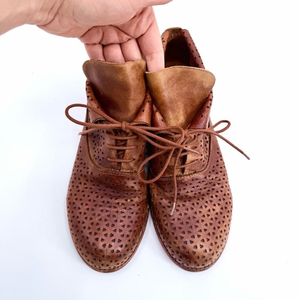 PATRICIA NASH Sabrina Perforated Leather Lace Up Ankle Booties Tan 9 - Picture 3 of 10